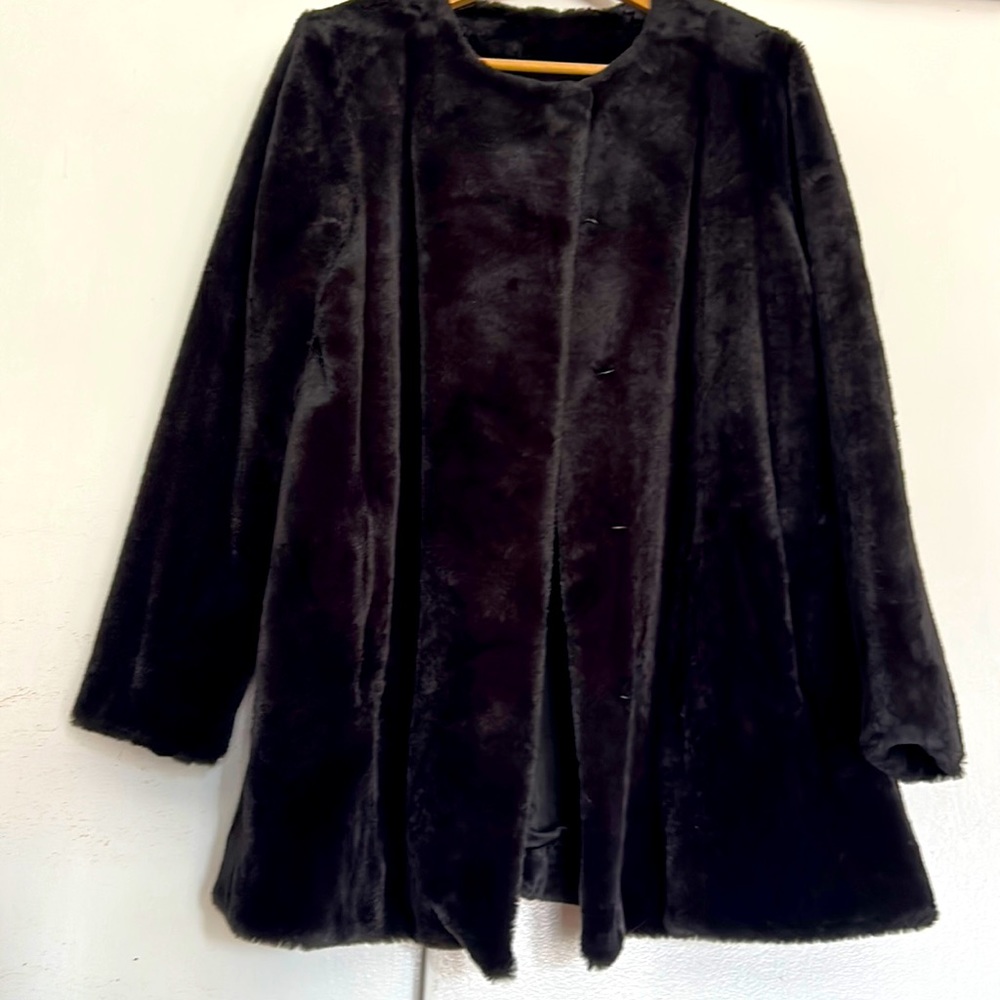Woman faux -fur  coat size large. Black